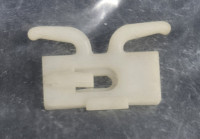 7703077070 - Clip friso lateral exterior
