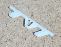 7703077120 - Clip friso lateral exterior trás esquerdo
