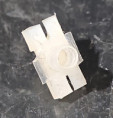 7703077189 - Clip friso lateral exterior